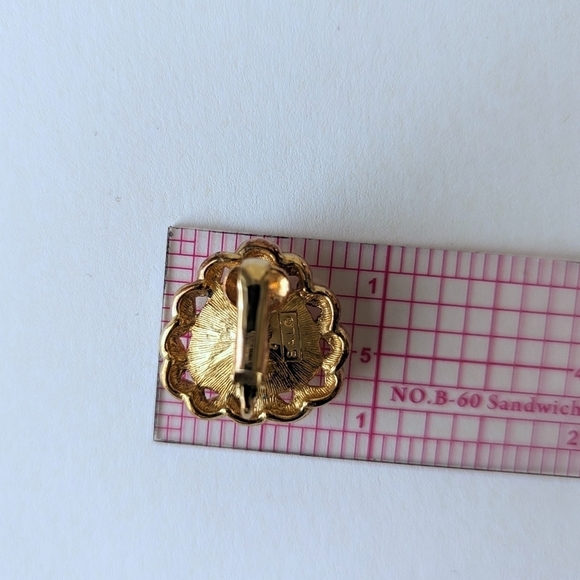 Swarovski S.A.L. Trillion Red Crystal Gold Rope Wrapped Clip-on Stud Earrings - Picture 8 of 8